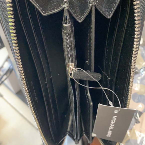 Tech zip around wallet - Picture 3 of 3